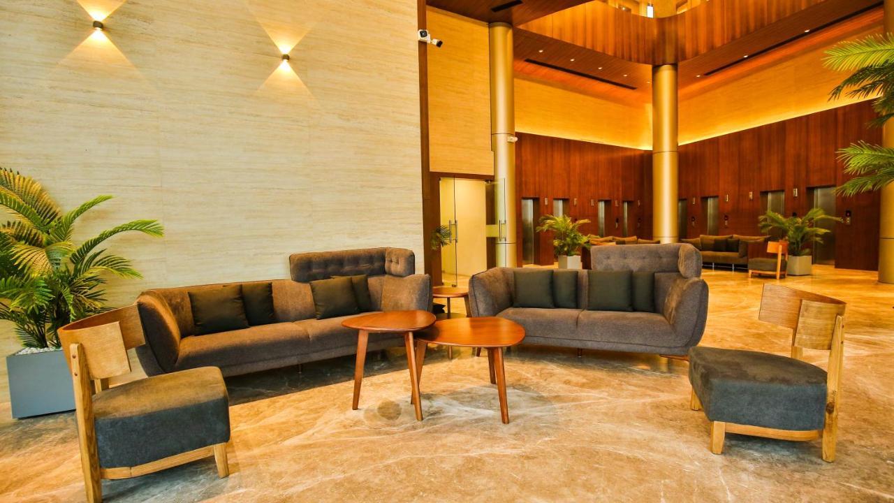 Hotel The Weekend Address Surat Esterno foto