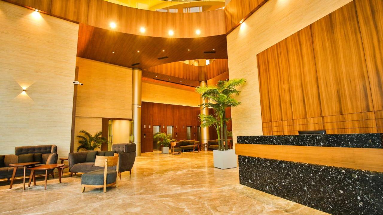 Hotel The Weekend Address Surat Esterno foto